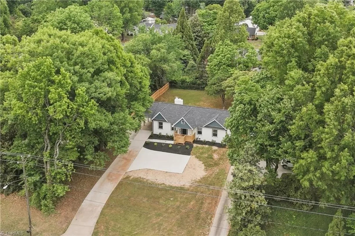 1009 Benjamin Parkway, Greensboro, NC 27408 Property for sale