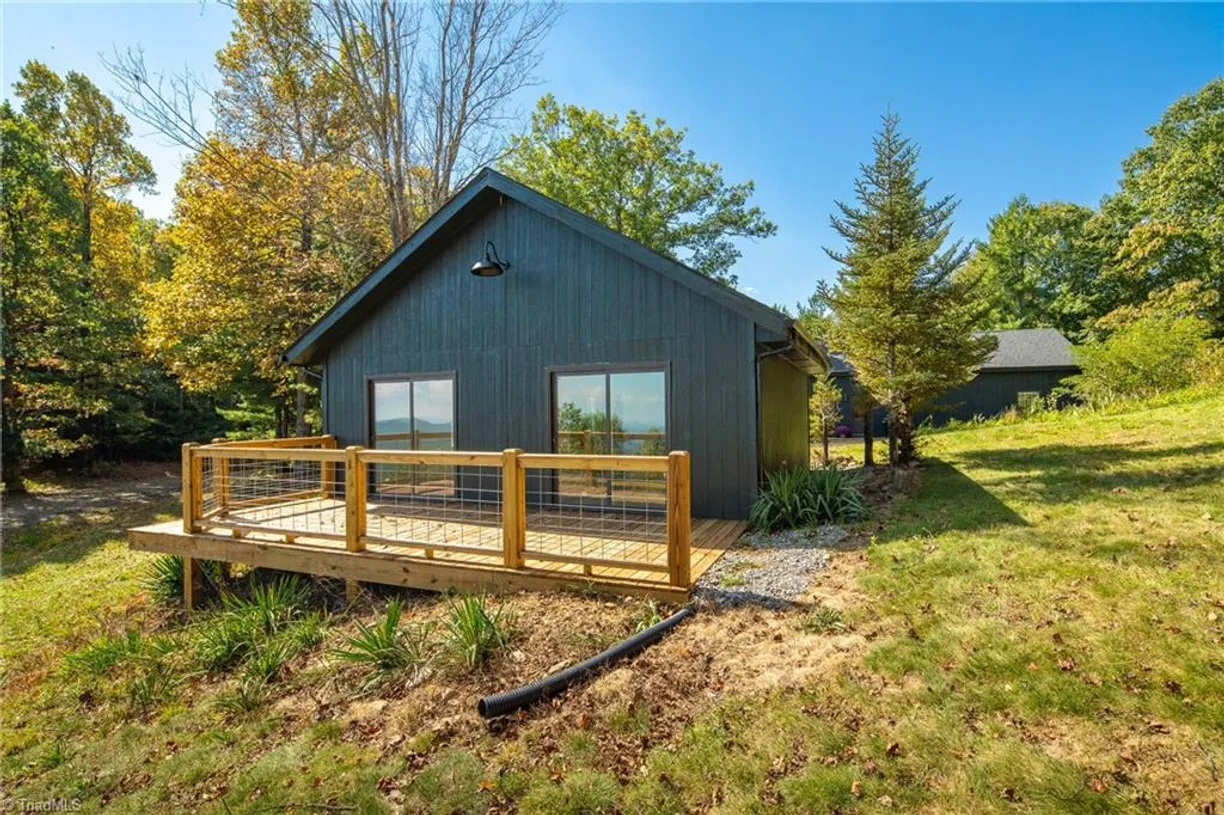 1138 Lump Road, Purlear, NC 28665 Property for sale