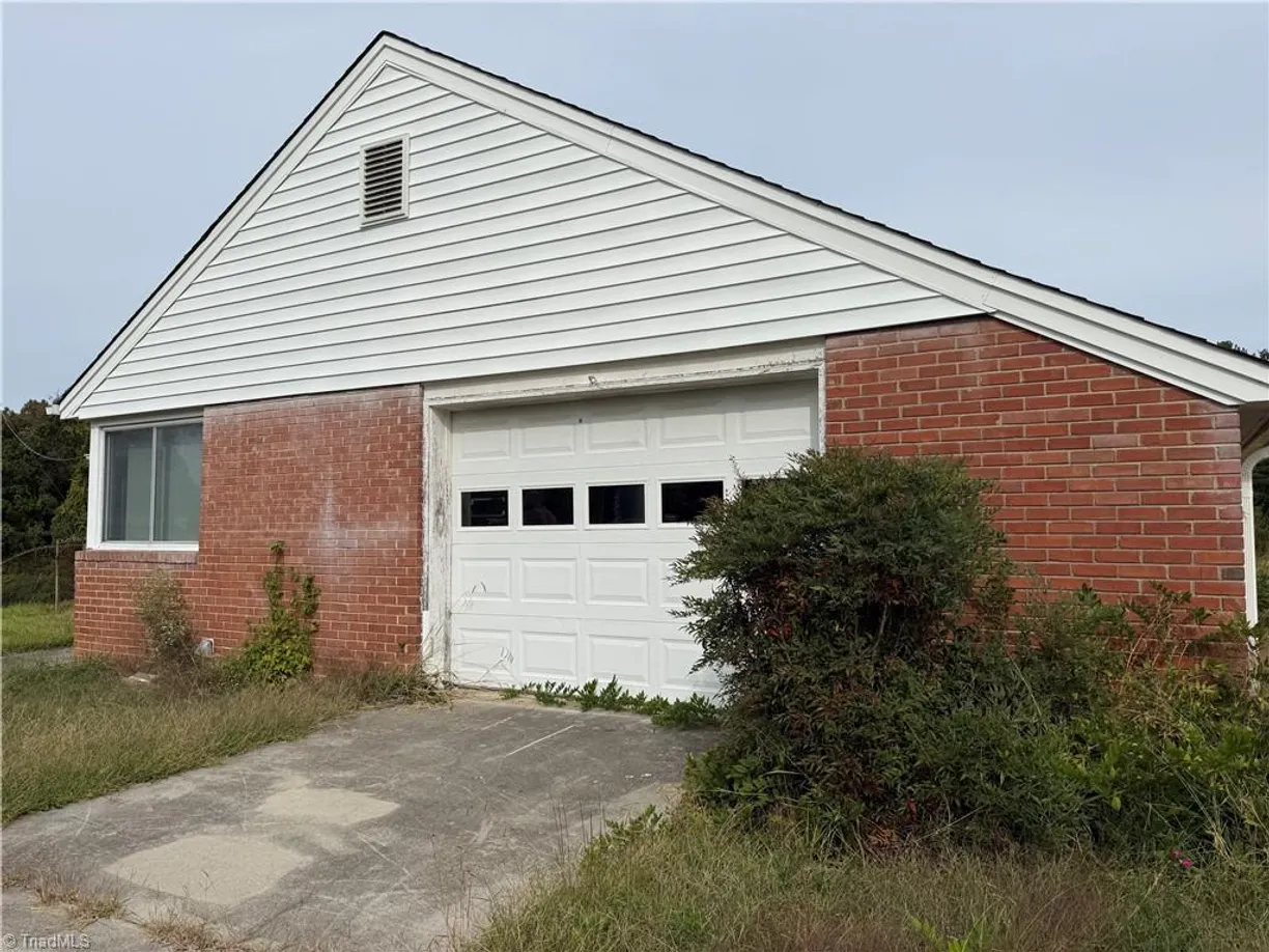 1660 W Lexington Avenue, High Point, NC 27262 Property for sale