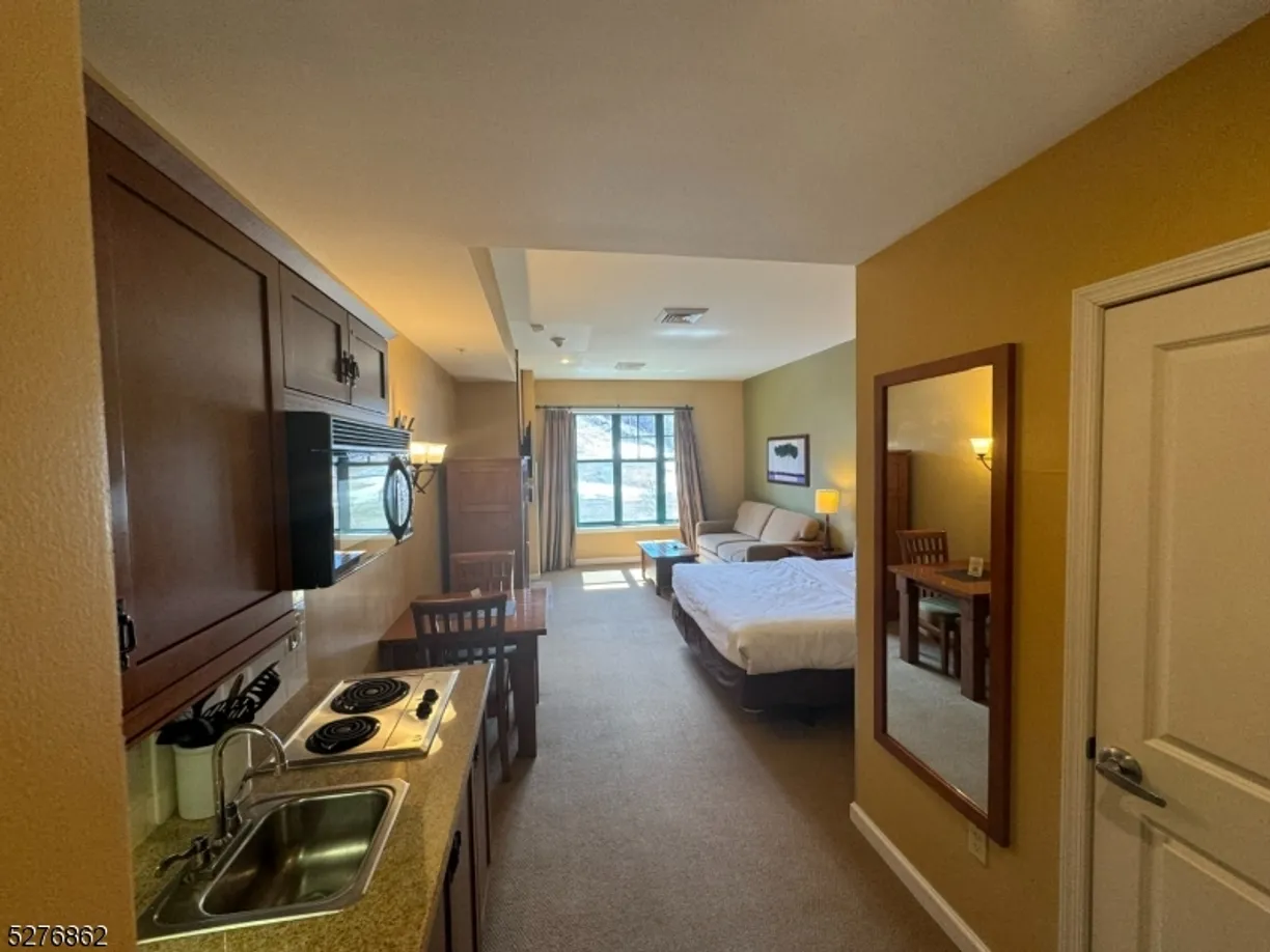 Jersey City/Hoboken Real Estate | View 200 Route 94, 428 | 1 Bed
