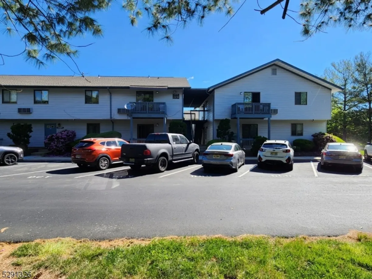 Central NJ/Bucks County, PA Real Estate | View 20 Delar Pkwy, 413 | 1 Bed
