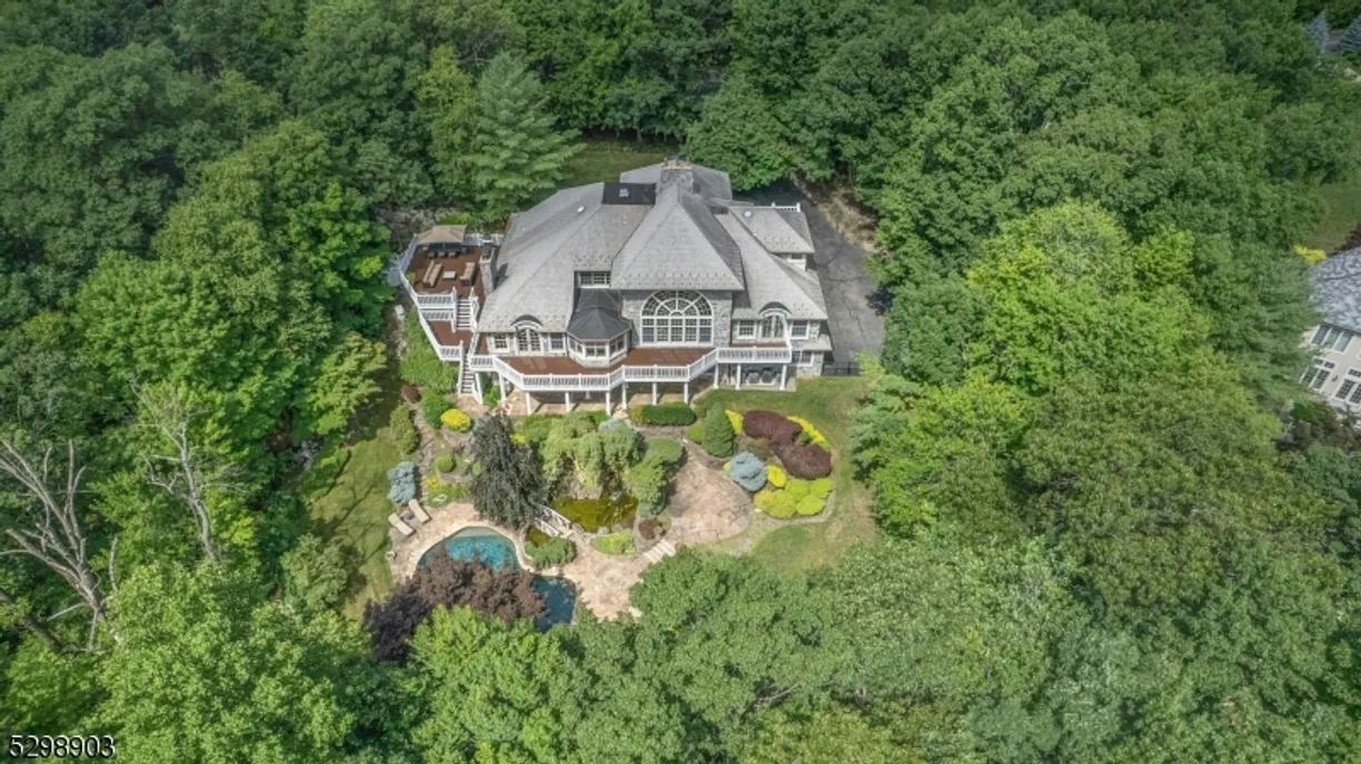 Bergen County Real Estate | View 805 West Shore Dr | 5 Beds
