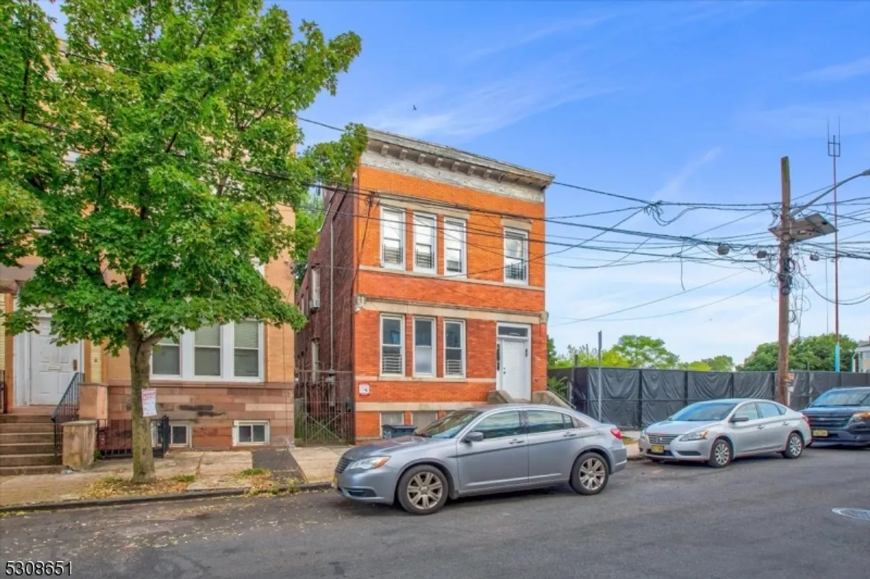 Rockland/Orange/NJ Real Estate | View 70 S 9th St | 2 Baths