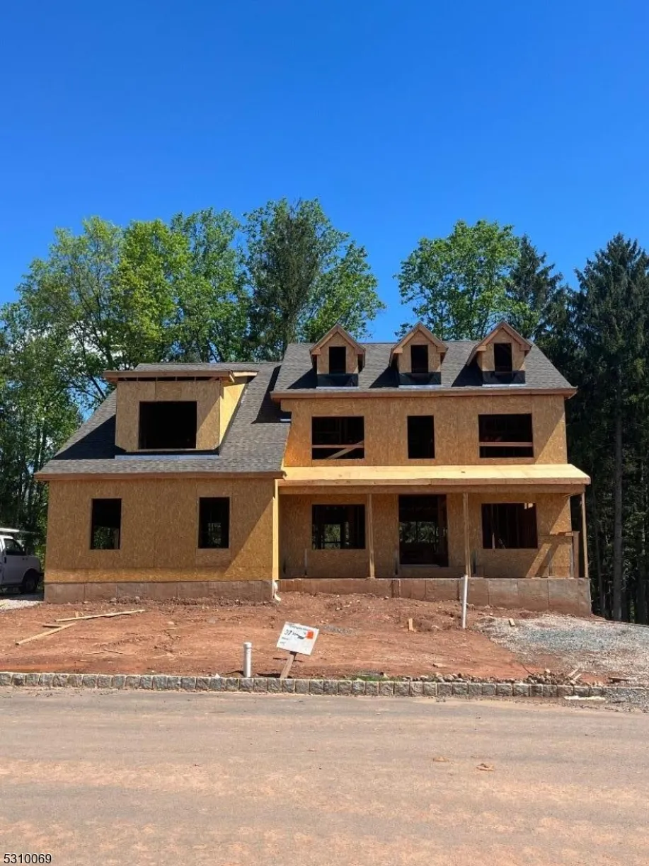 Central NJ/Bucks County, PA Real Estate | View 37 Sanderson Ct | 5 Beds, 4 Baths