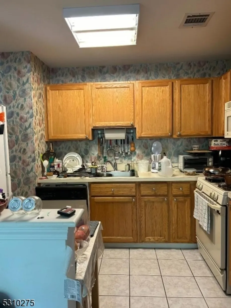 Jersey City/Hoboken Real Estate | View 140 Cambridge Ct | Listing