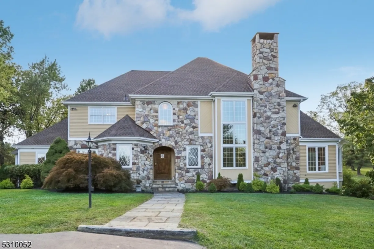 Jersey City/Hoboken Real Estate | View 6 Wintermute Ln | 4 Beds, 3 Baths