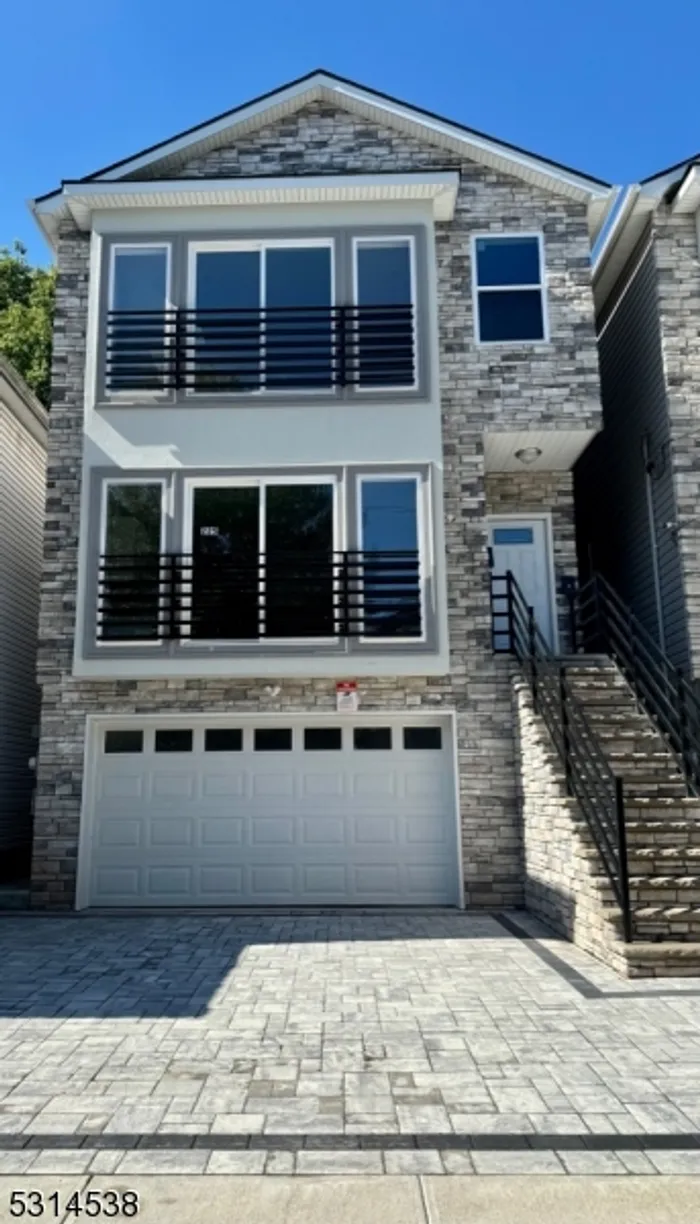 Rockland/Orange/NJ Real Estate | View 225 S 6th St 1st fl, 1 | 3 Beds, 2 Baths