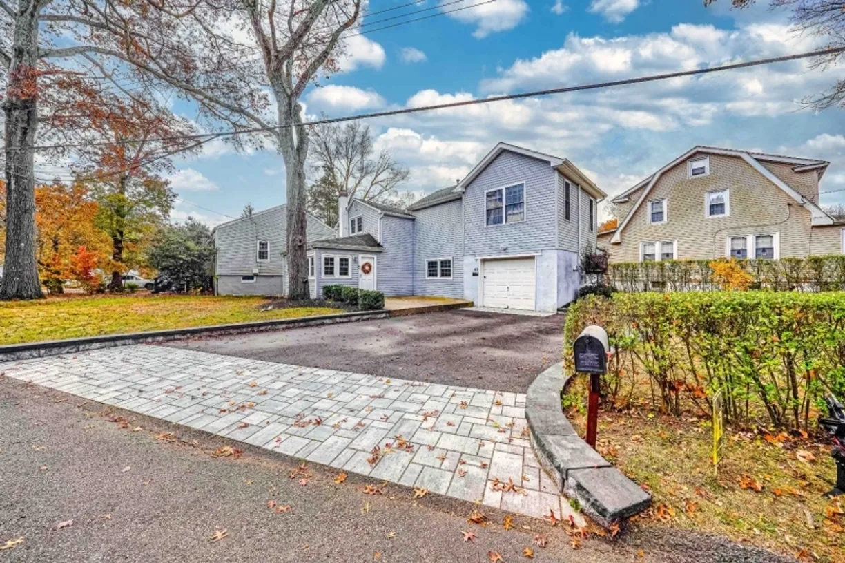 Jersey City/Hoboken Real Estate | View 49 RIVERSIDE DRIVE | 3 Beds, 2 Baths