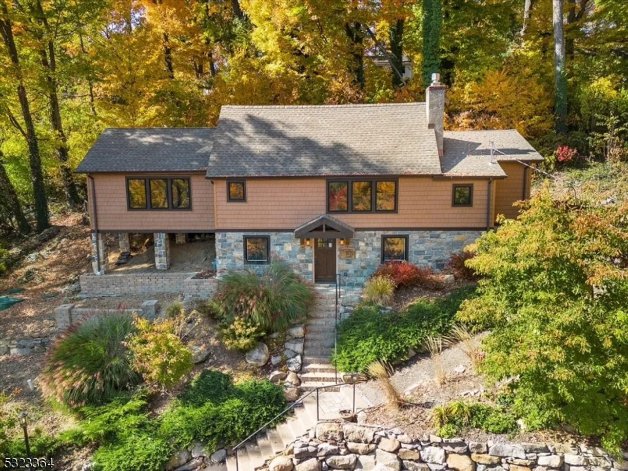 Bergen County Real Estate | View 19 Dogwood Trl | 2 Beds