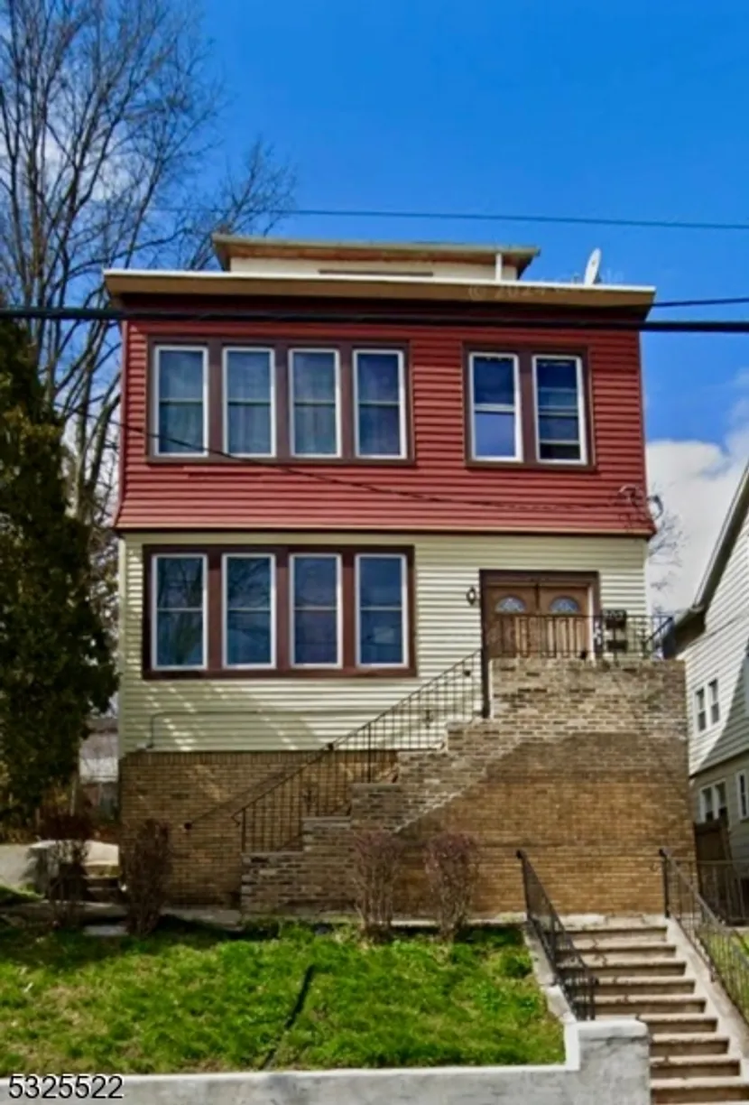 Rockland/Orange/NJ Real Estate | View 207 Lincoln Pl | 3 Beds, 1 Bath