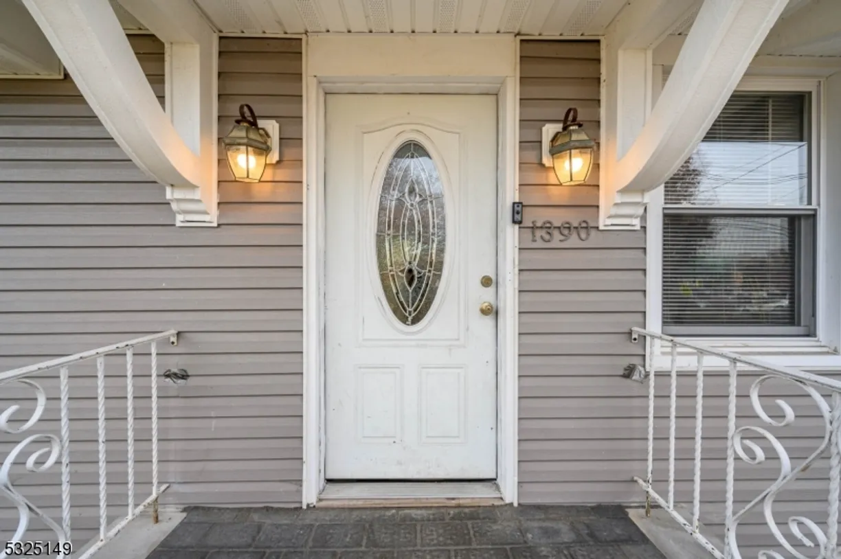 Jersey City/Hoboken Real Estate | View 1390 Broad St | Listing