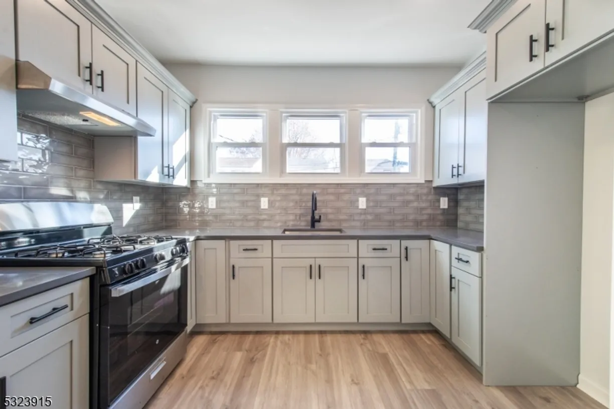 Rockland/Orange/NJ Real Estate | View 105 Coolidge St, Unit 2, 2 | 2 Beds, 1 Bath