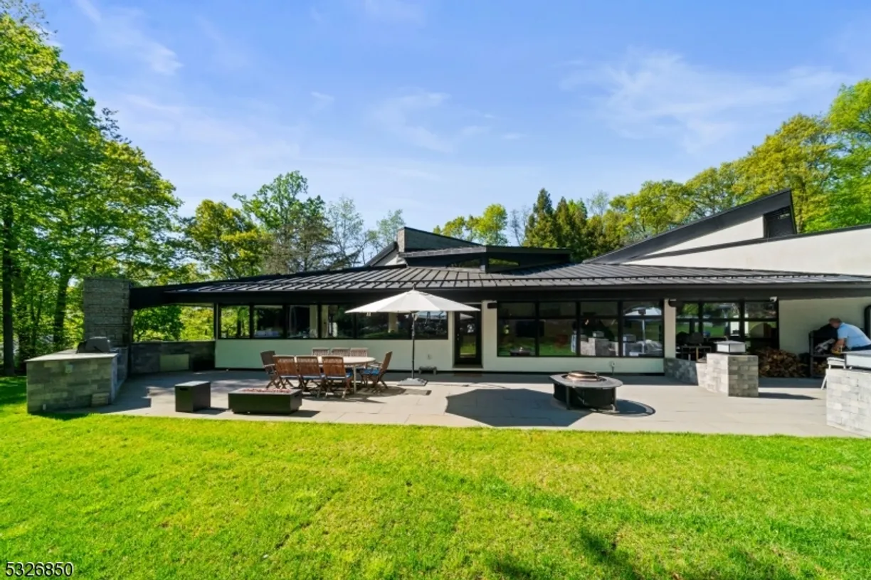 Jersey City/Hoboken Real Estate | View 53 Kennedy Dr | 6 Beds, 5 Baths