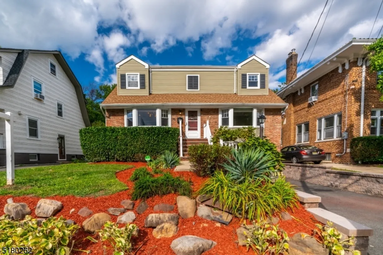 Jersey City/Hoboken Real Estate | View 155 Oakland Rd | 4 Beds, 3 Baths