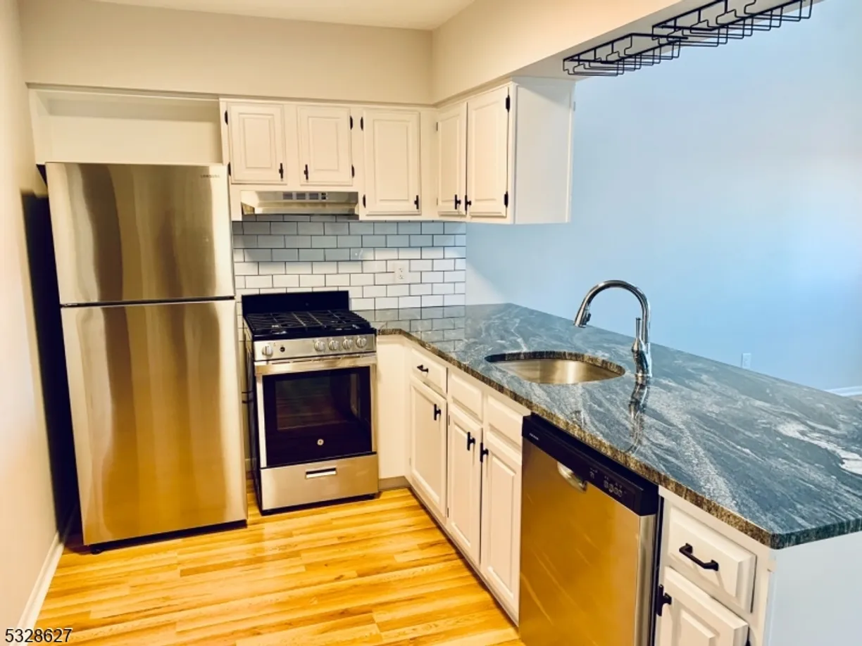 Jersey City/Hoboken Real Estate | View 2 Stowe Ct, 6 | Listing
