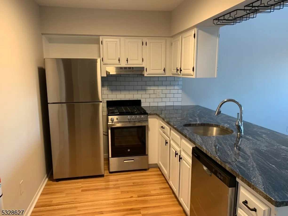 Jersey City/Hoboken Real Estate | View 2 Stowe Ct, 6 | Listing