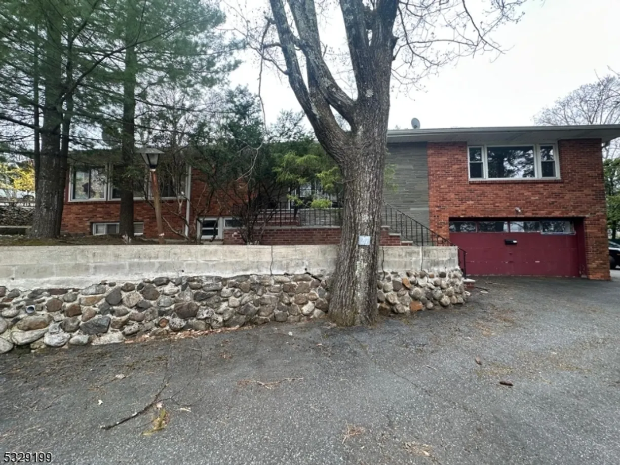 Jersey City/Hoboken Real Estate | View 27 Edgemont Rd | 4 Beds, 3 Baths