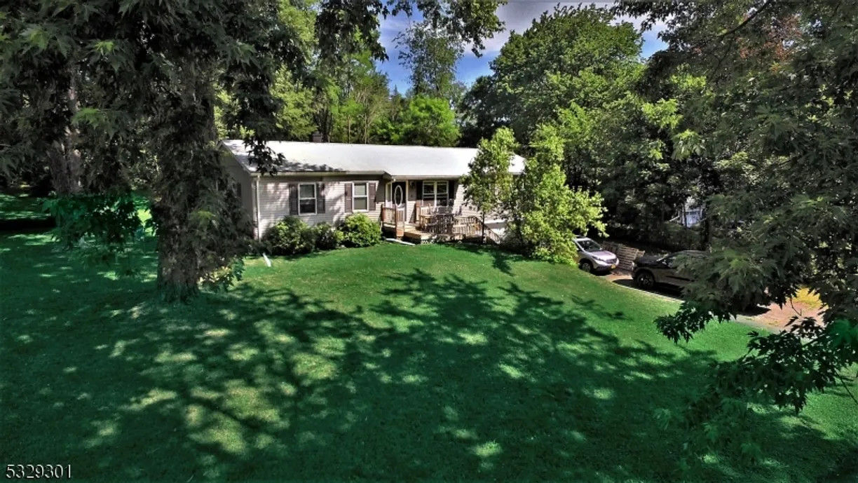 Rockland/Orange/NJ Real Estate | View 8 Maple Dr | 3 Beds, 2 Baths