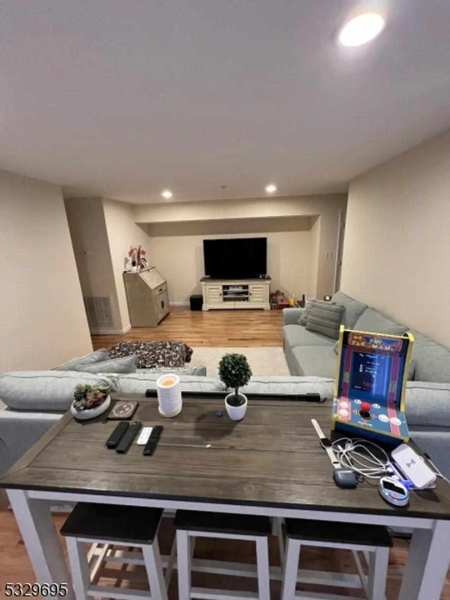 Jersey City/Hoboken Real Estate | View 272 Union Ave, 6 | Listing