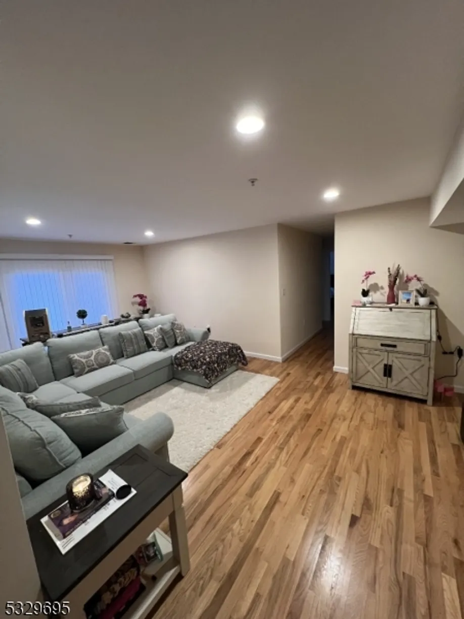 Jersey City/Hoboken Real Estate | View 272 Union Ave, 6 | 2 Beds, 1 Bath