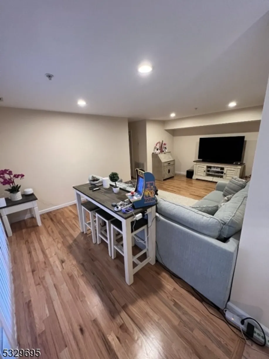 Jersey City/Hoboken Real Estate | View 272 Union Ave, 6 | Listing