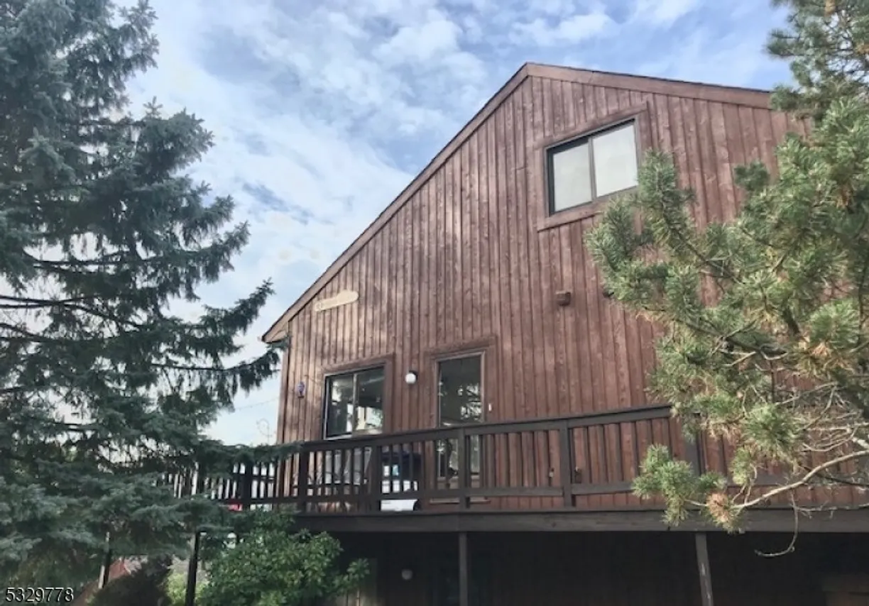 Jersey City/Hoboken Real Estate | View 1 Squaw Valley Ct, unit 8, 8 | 3 Beds, 2 Baths