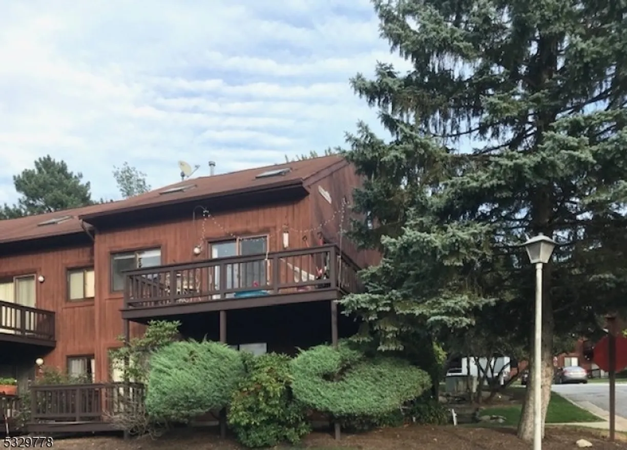 Jersey City/Hoboken Real Estate | View 1 Squaw Valley Ct, unit 8, 8 | Listing