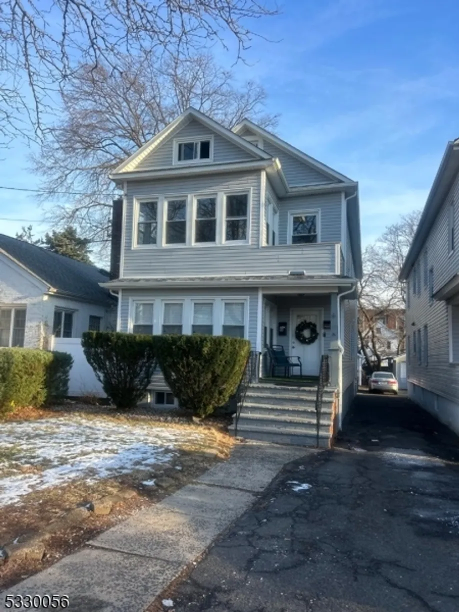 Bergen County Real Estate | View 30 E Henry St, 2 | 3 Beds, 1 Bath