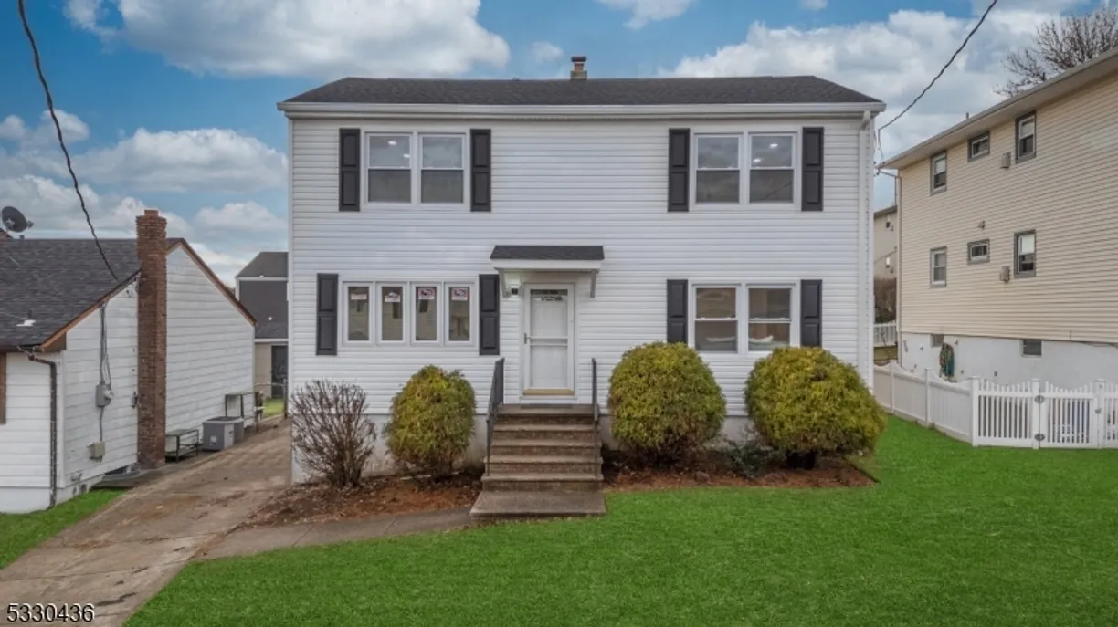 Jersey City/Hoboken Real Estate | View 9 Bernice Rd | 4 Beds, 3 Baths