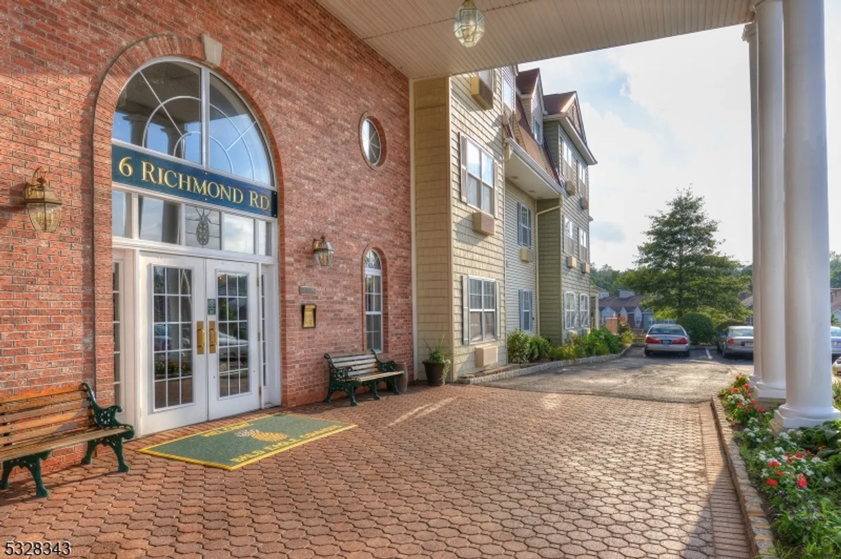 Jersey City/Hoboken Real Estate | View 6409 Richmond Rd, 409 | 2 Beds, 1 Bath