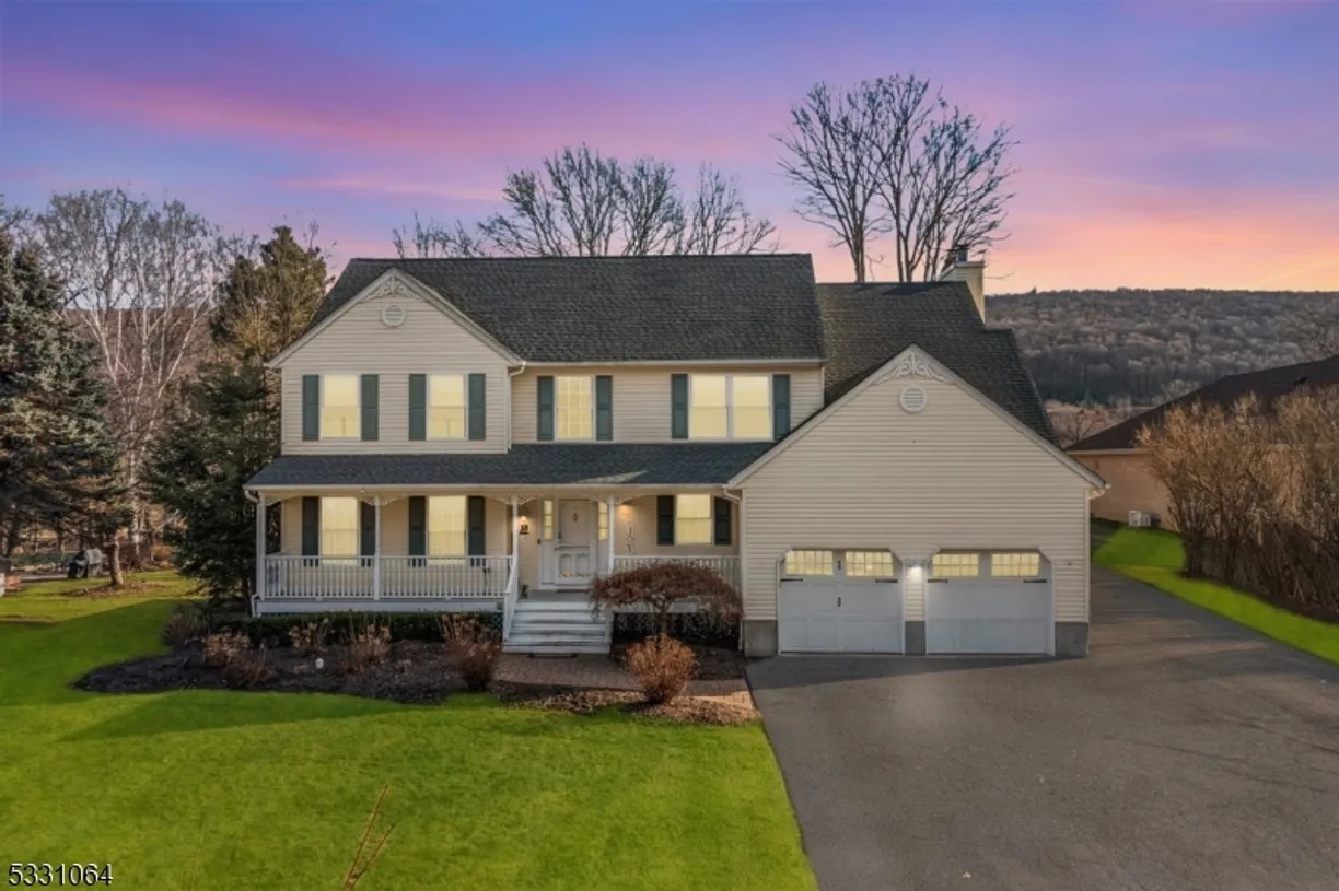 Bergen County Real Estate | View 9 Hard Bargain Rd | 4 Beds, 2 Baths