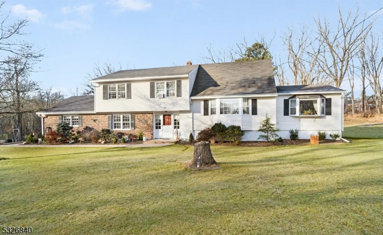 Jersey City/Hoboken Real Estate | View 25 Sherwood Dr | 4 Beds, 2 Baths