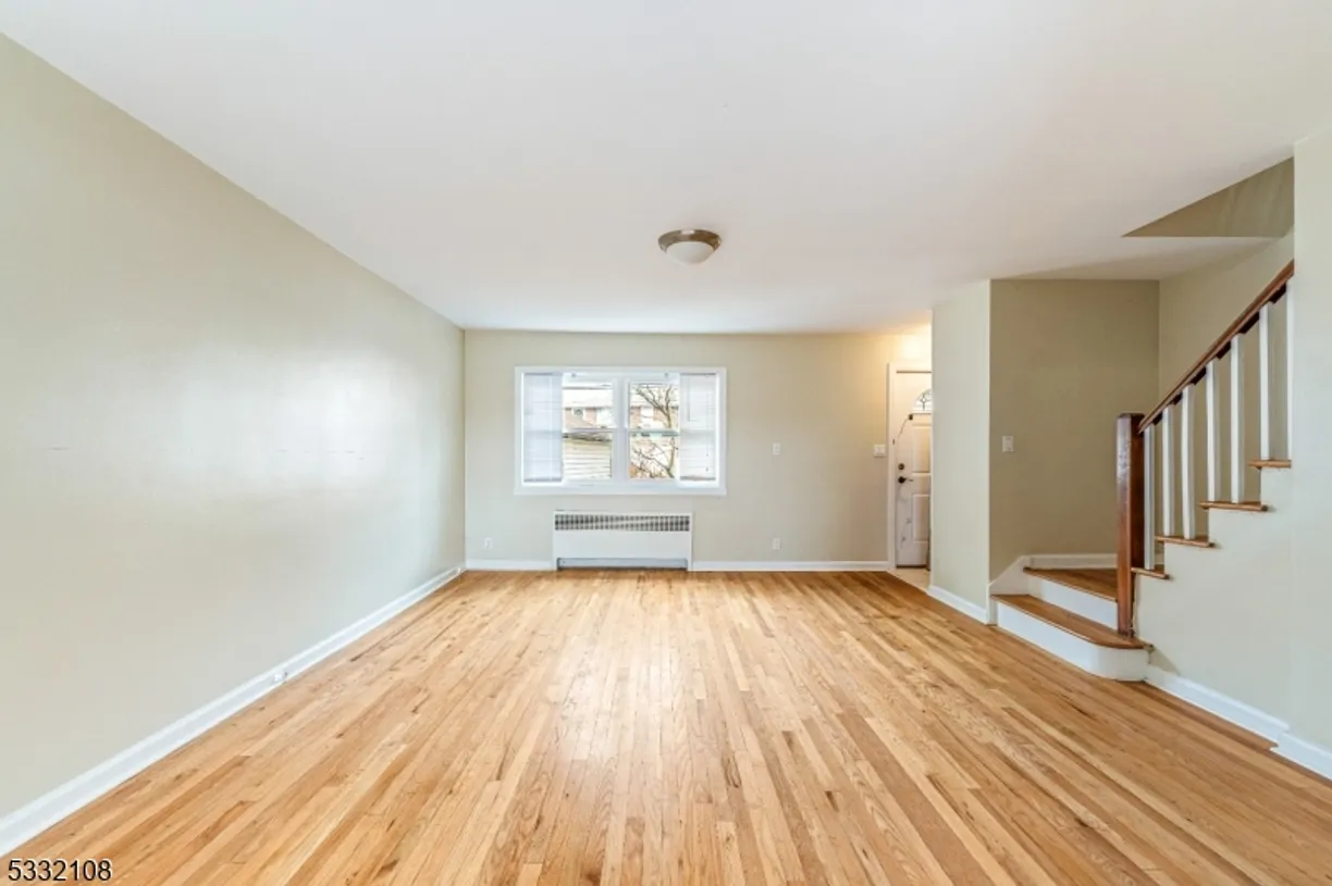 Jersey City/Hoboken Real Estate | View 7 Edgewater Pl | 3 Beds, 1 Bath