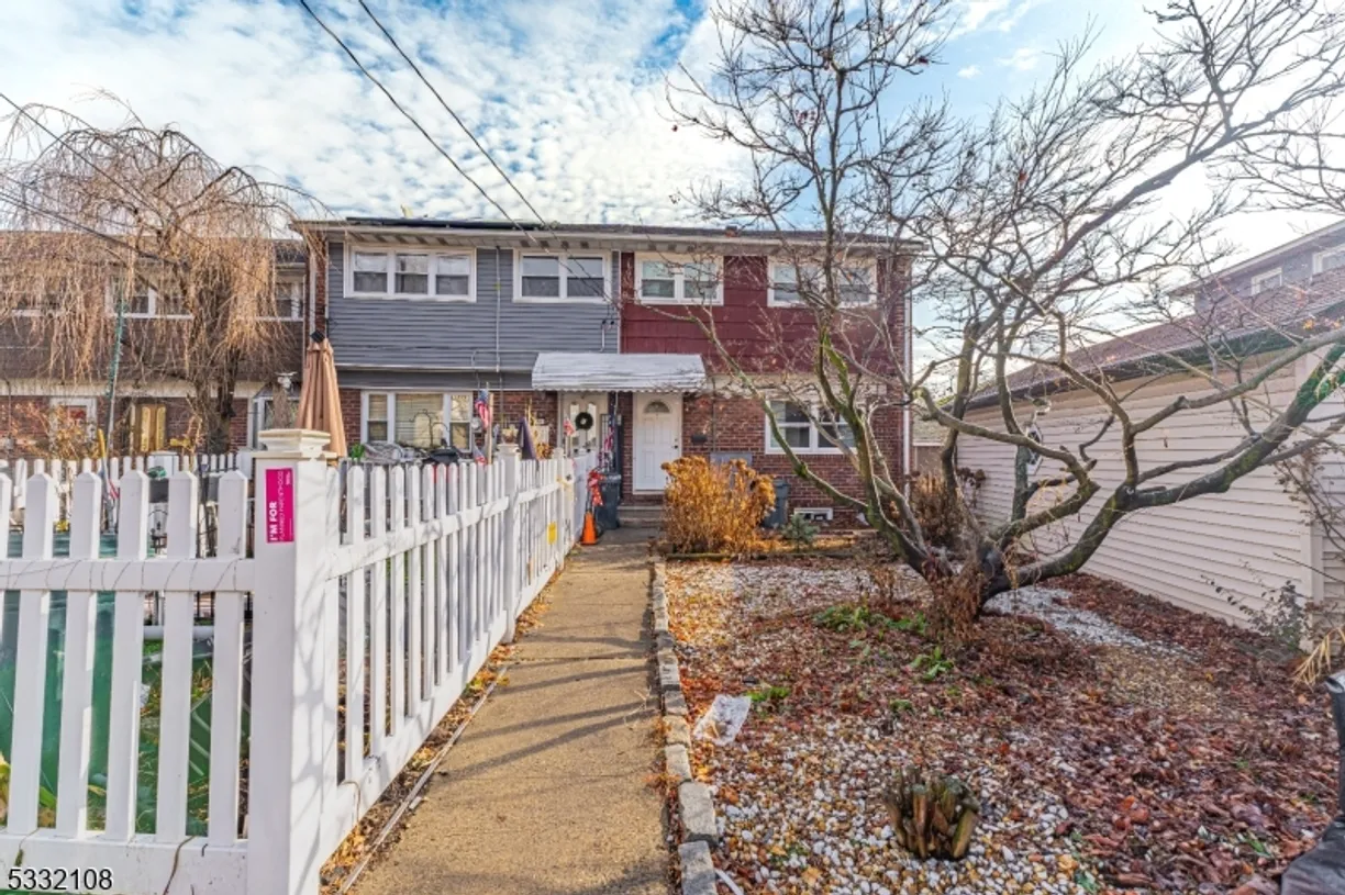 Jersey City/Hoboken Real Estate | View 7 Edgewater Pl | Listing
