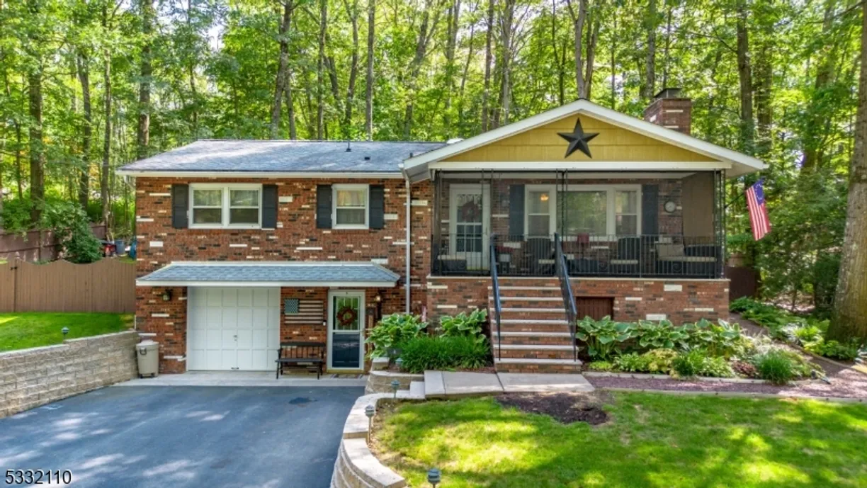 Rockland/Orange/NJ Real Estate | View 4 Martin Ln | 3 Beds