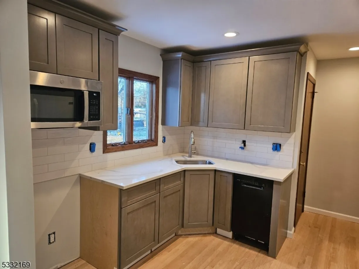 Jersey City/Hoboken Real Estate | View 6 Bates Dr | Listing