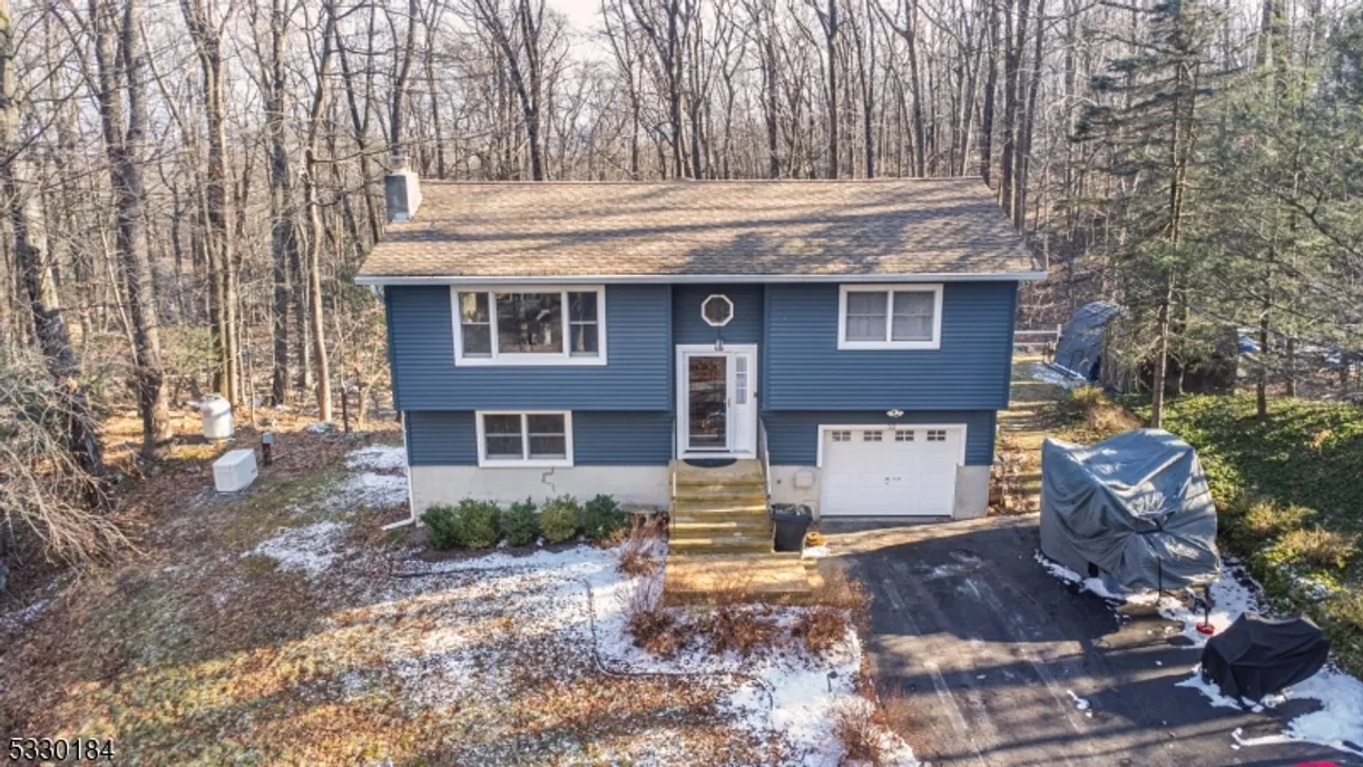 Rockland/Orange/NJ Real Estate | View 52 Appleseed Rd | 3 Beds
