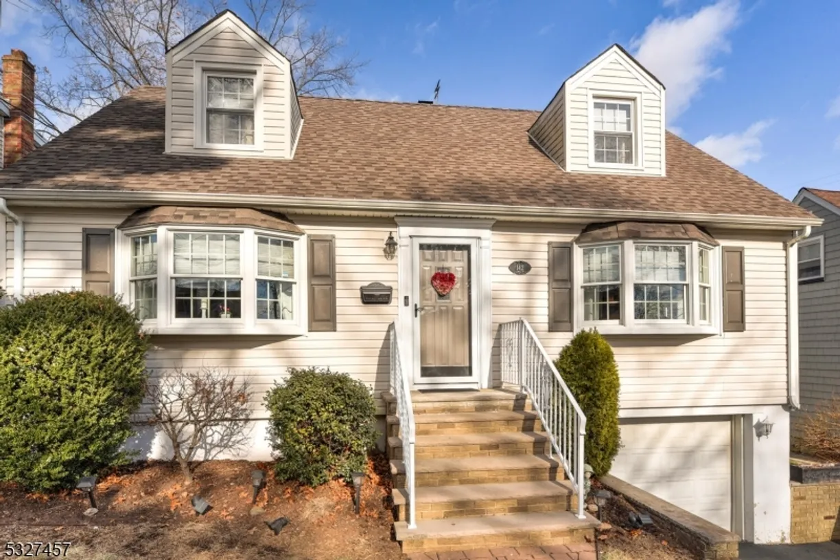 Jersey City/Hoboken Real Estate | View 142 Mount Vernon St | 3 Beds