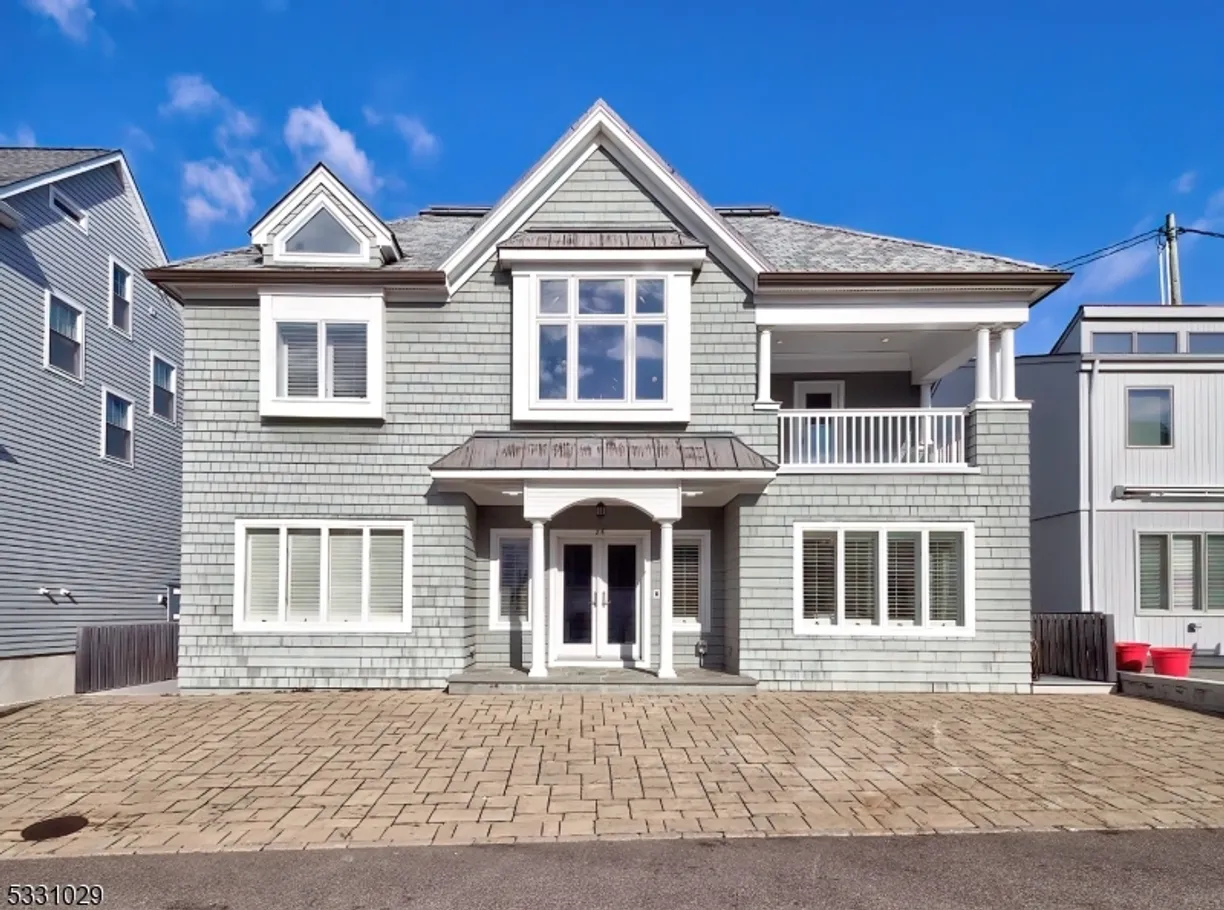 Rockland/Orange/NJ Real Estate | View 26 N Surf Rd | 5 Beds, 4 Baths
