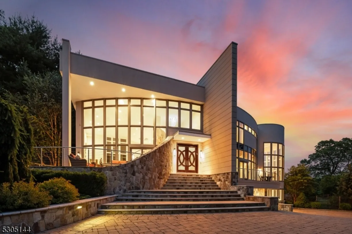 Bergen County Real Estate | View 797 W Shore Dr | 5 Beds, 6 Baths