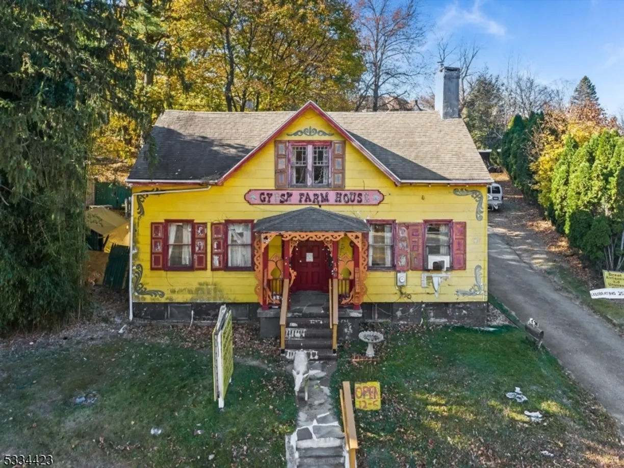 Jersey City/Hoboken Real Estate | View 106 Pompton Ave | 4 Beds, 2 Baths