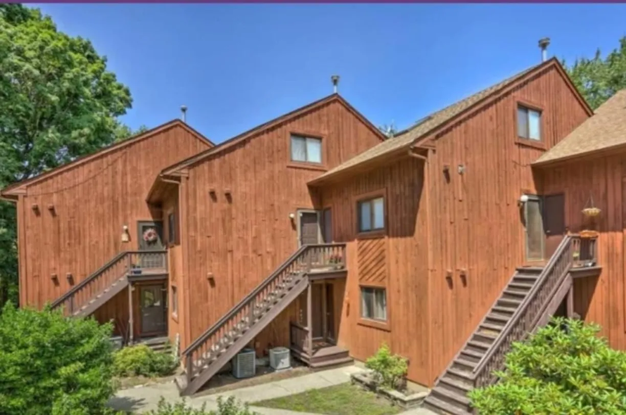 Jersey City/Hoboken Real Estate | View 20 Augusta Dr, 3 | 2 Beds, 2 Baths