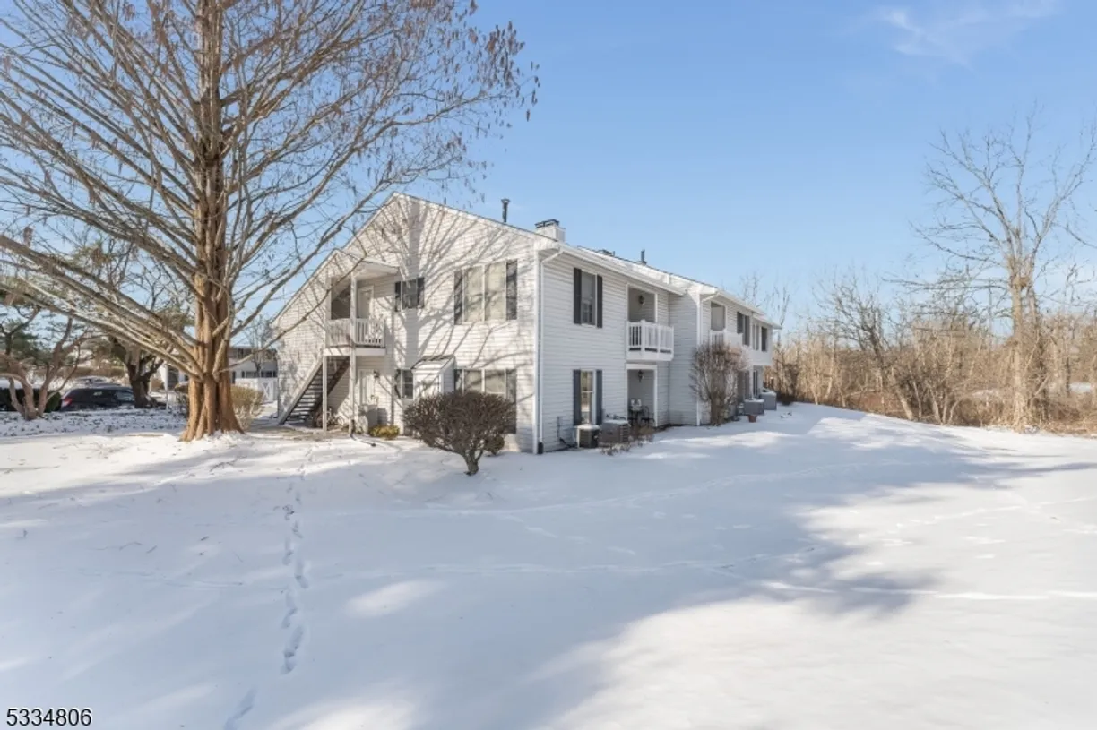 Central NJ/Bucks County, PA Real Estate | View 333 Phoebe Ct | 2 Beds
