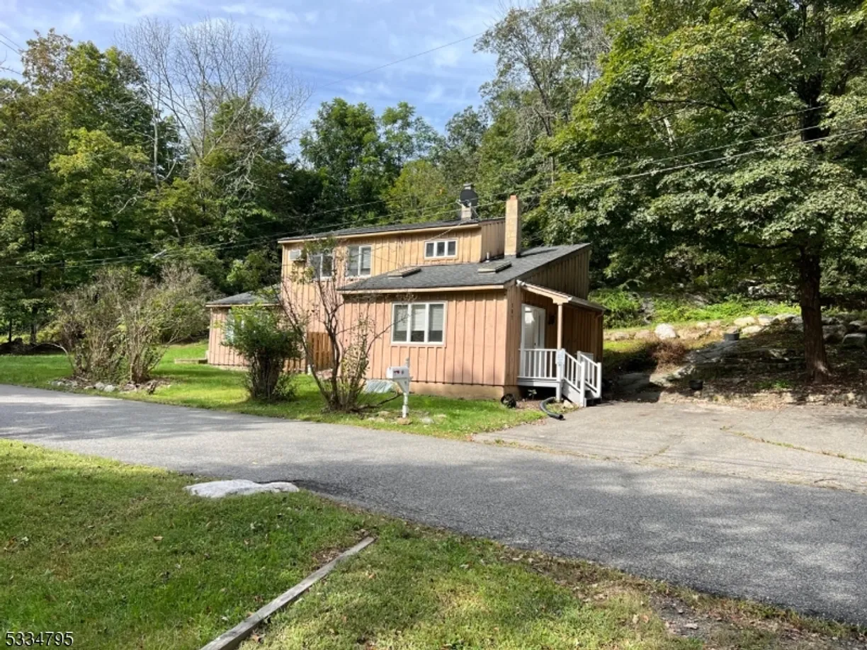 Bergen County Real Estate | View 101 Magee Rd | 4 Beds, 2 Baths