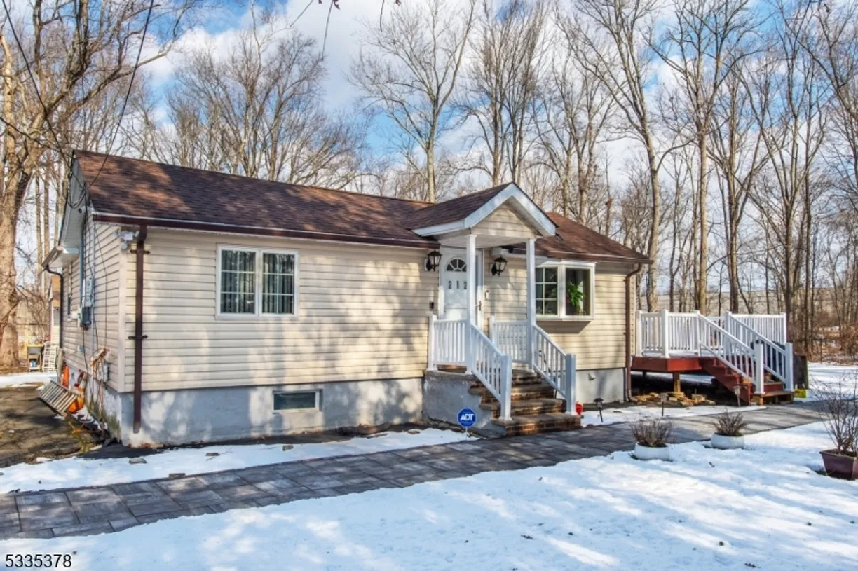 Jersey City/Hoboken Real Estate | View 212 Fairfield Rd | 3 Beds, 1 Bath