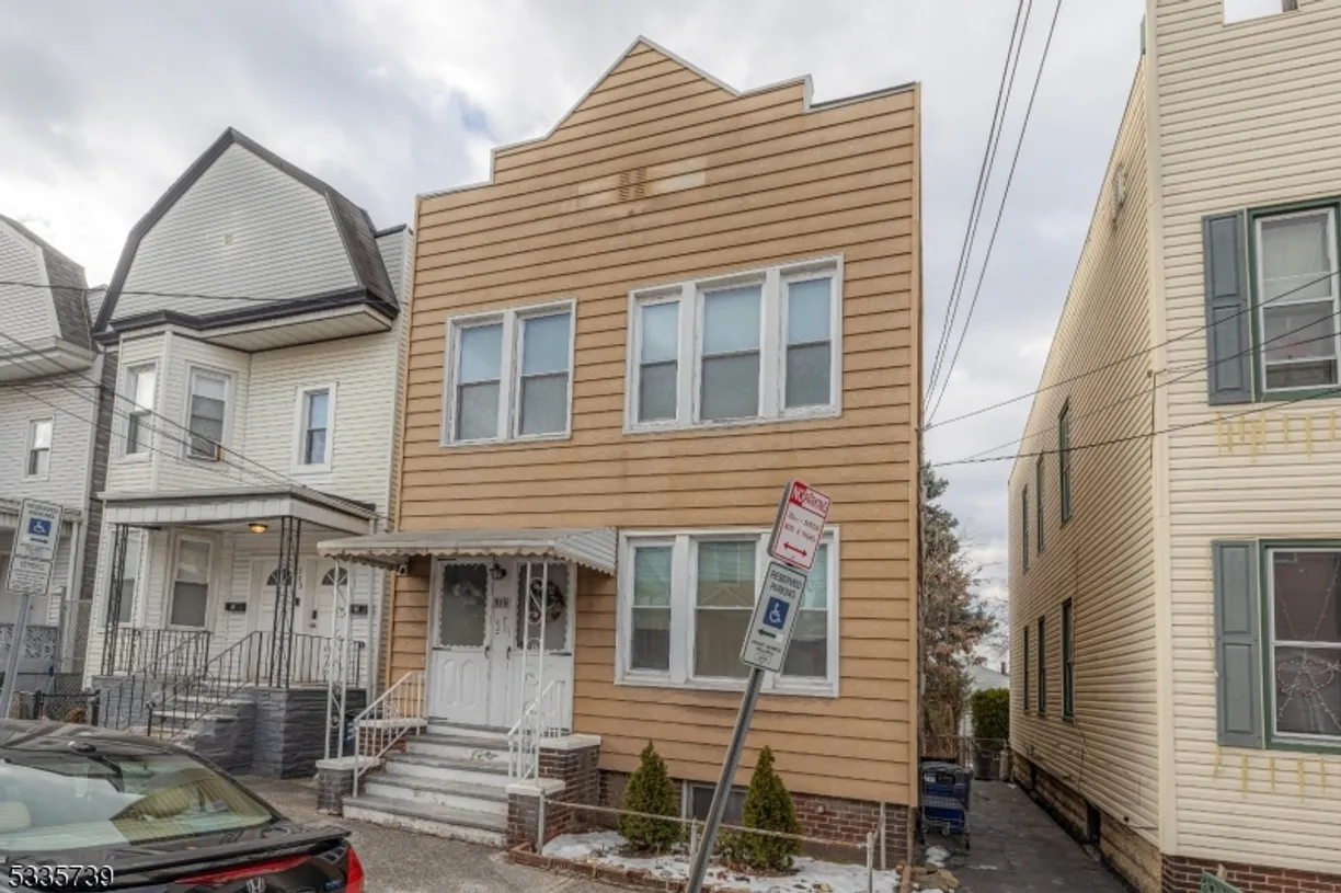Jersey City/Hoboken Real Estate | View 315 Pearsall Ave | 2 Baths