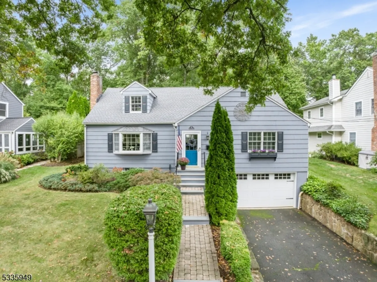 Jersey City/Hoboken Real Estate | View 8 Rose Ter | 4 Beds