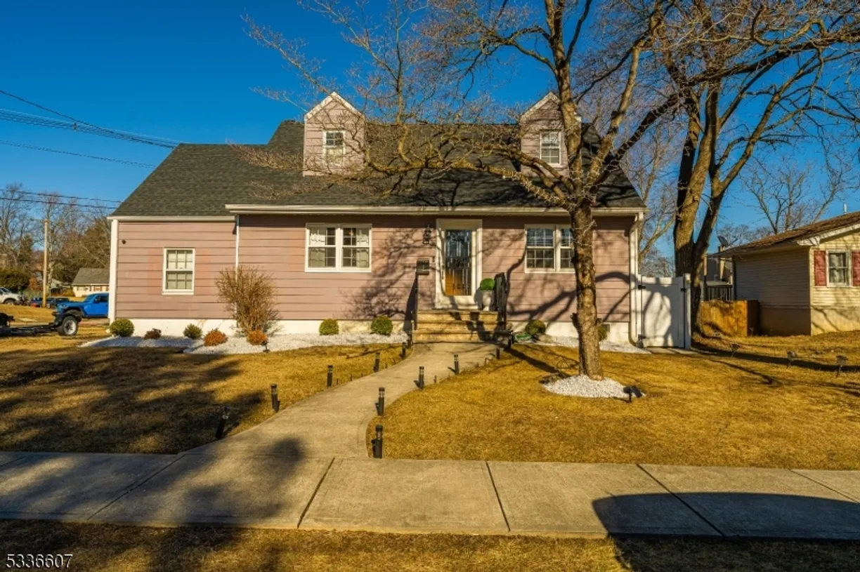 Jersey City/Hoboken Real Estate | View 18 Monroe Pl | 4 Beds