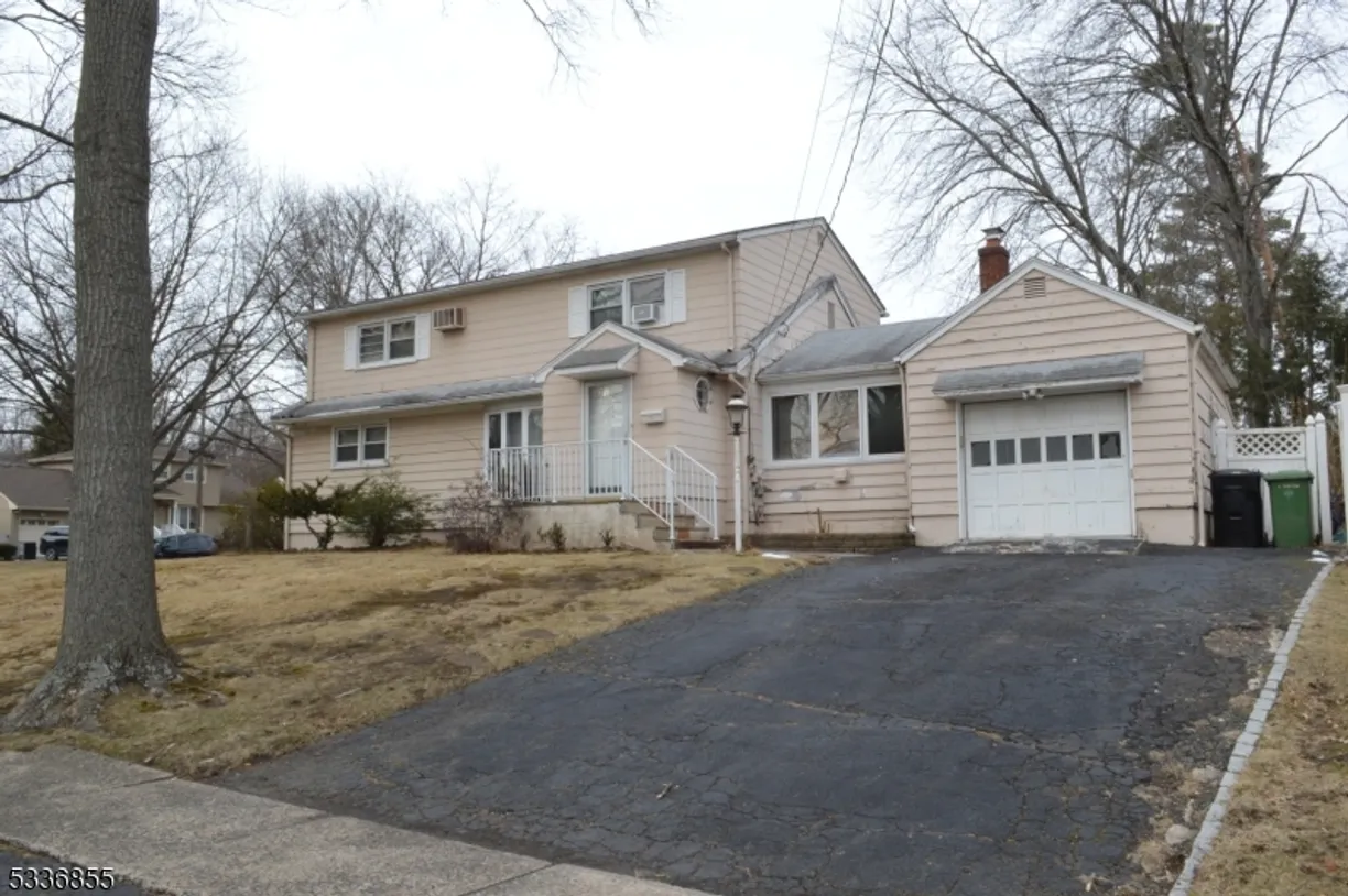 Jersey City/Hoboken Real Estate | View 81 Alden Rd | 4 Beds