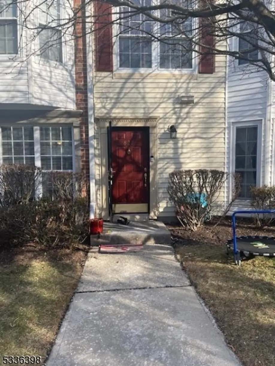 Bergen County Real Estate | View 827 Juniper Way | 1 Bed, 1 Bath